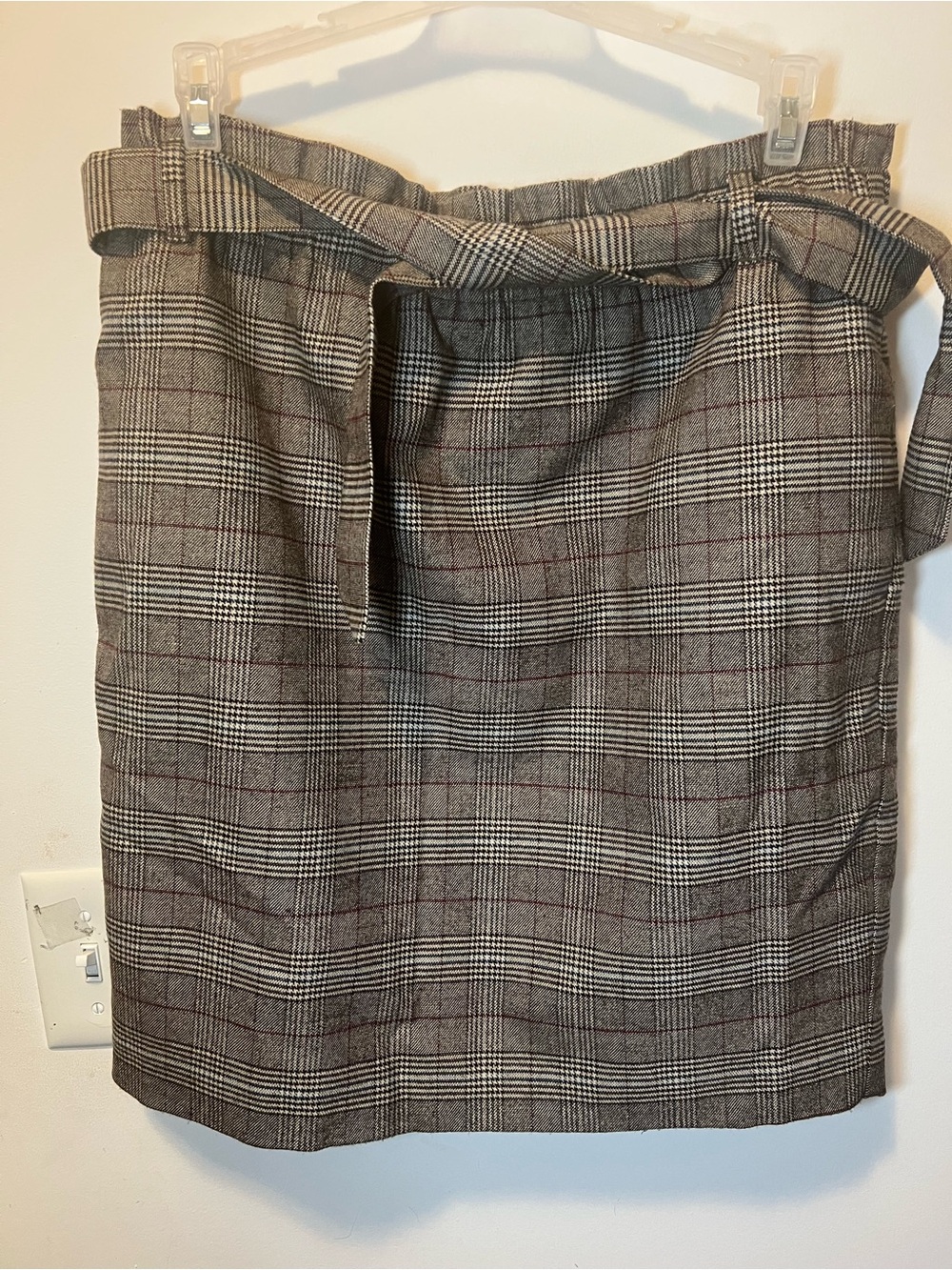 Reitmans Gray Plaid Waist Short Skirt with Red Accents